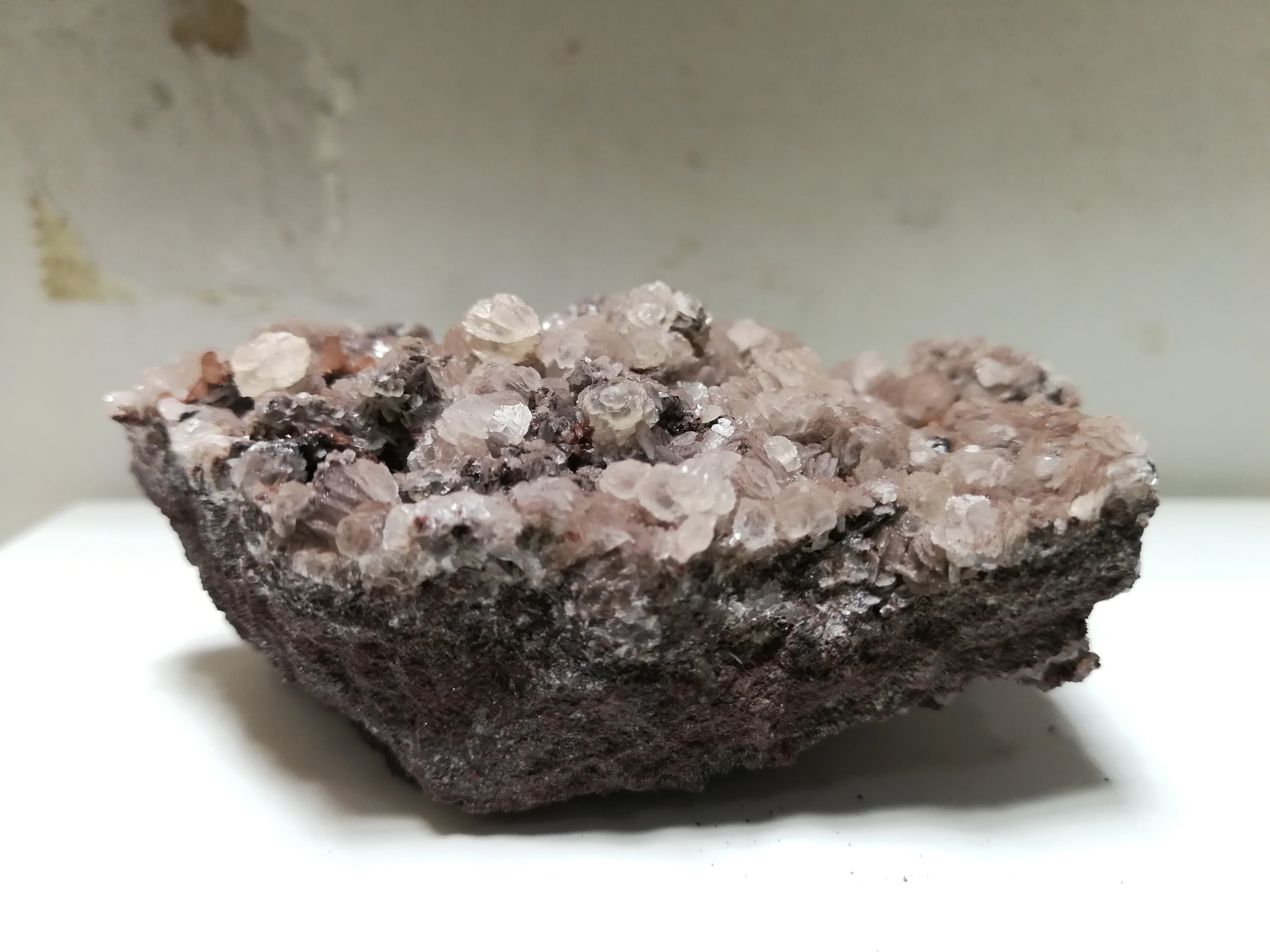 144.9 gNatural pyrite kristalų kalcitas mineralinių pavyzdys Nuotrauka 0